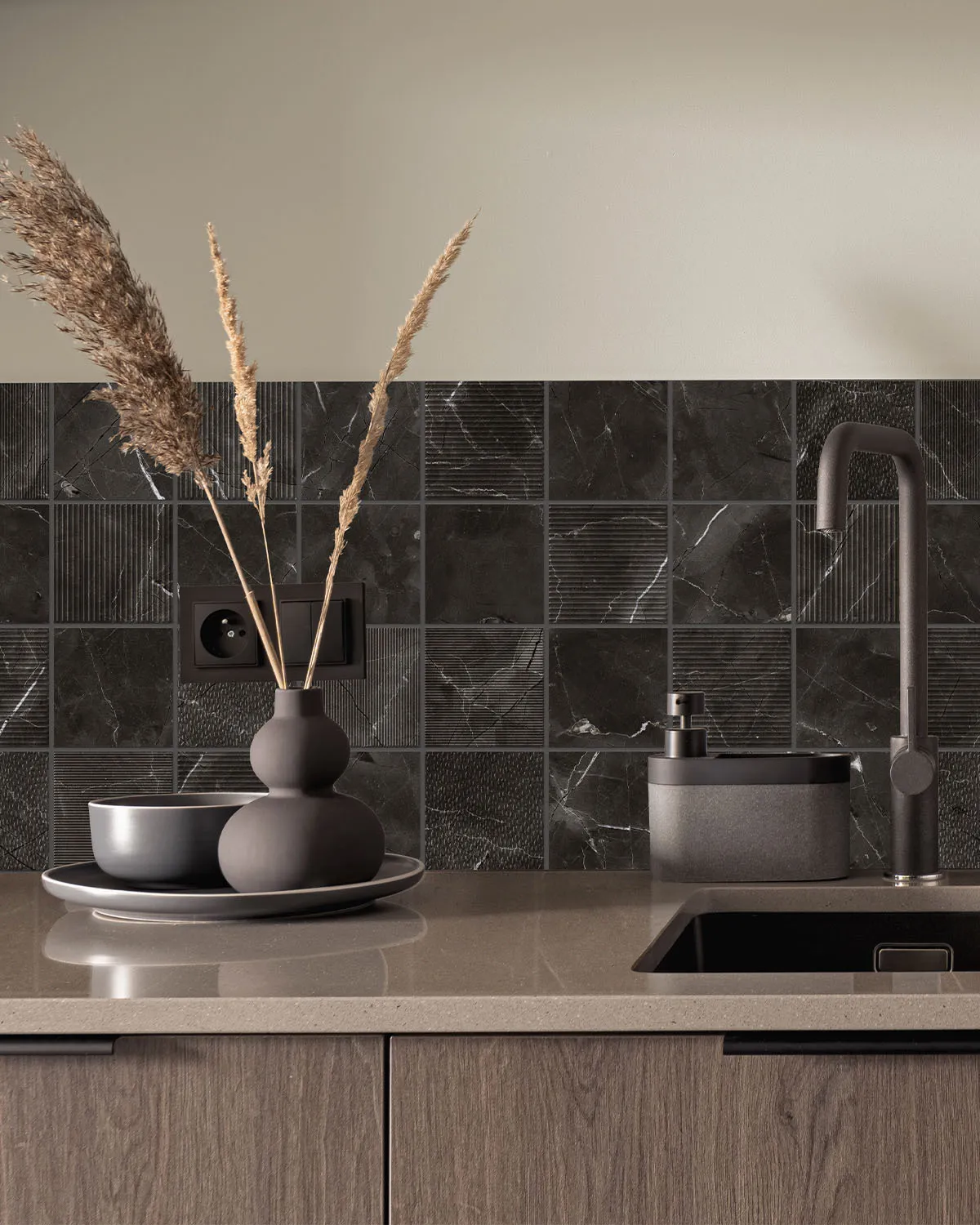 credence-cuisine-marbre-noir-id-panneaux